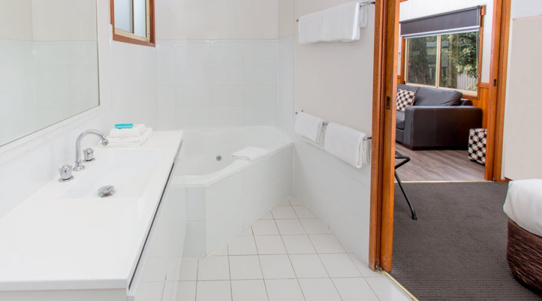 BIG4 Melbourne Accommodation One Bedroom Spa Cottage 2 berth 900px 17